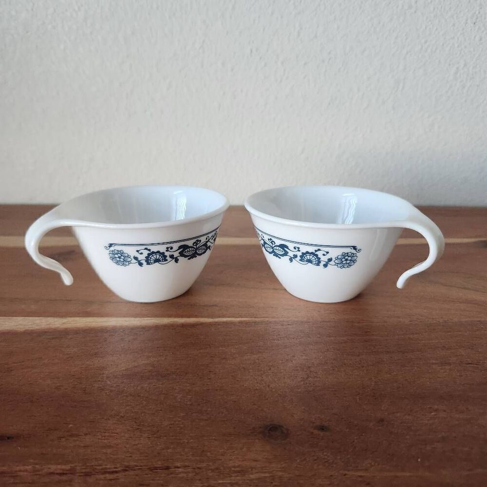 Corelle by corning set of 2 cups vintage with handle old town blue onion cottage
